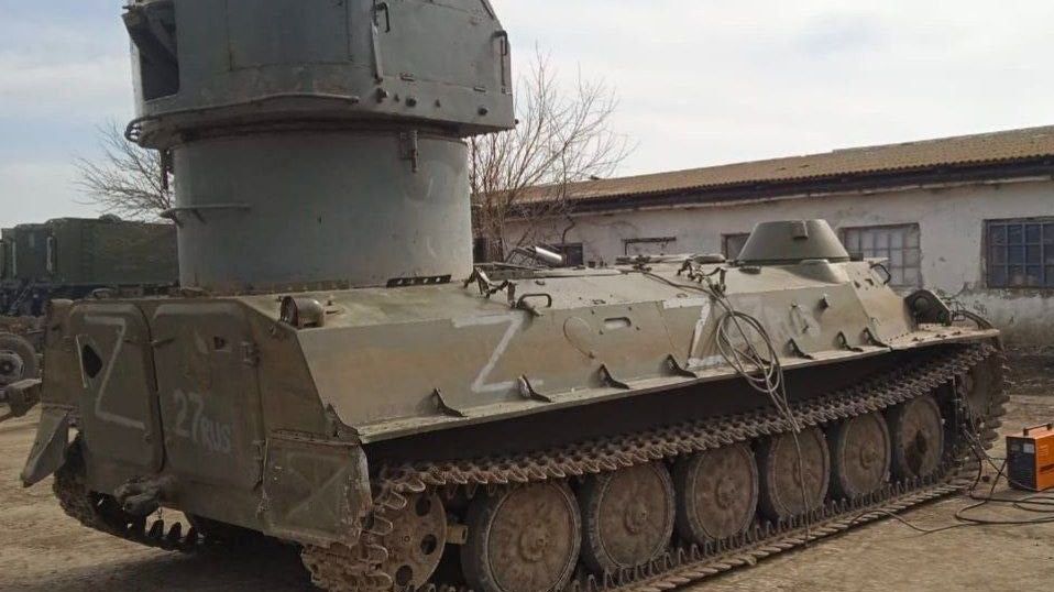 Tank, nebo loď? Improvizovaná ruská zbraň má zřejmě řešit problém dronů